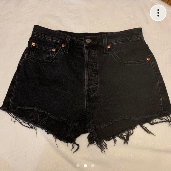 Levi shorts - Picture 2 of 3